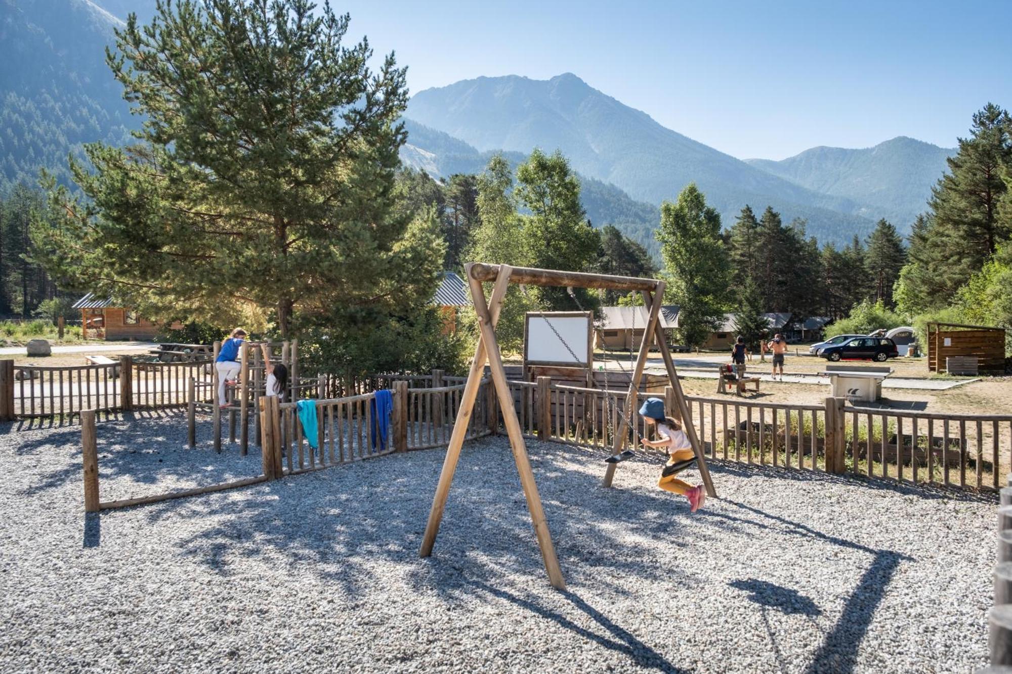 Huttopia La Claree Campsite Val-des-Pres